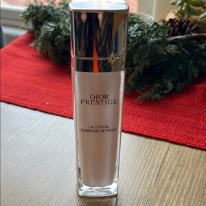 Dior Prestige La Lotion Essence de Rose - Elegant Silver